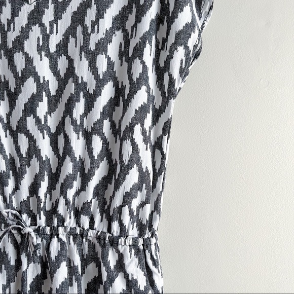 J.Crew Linen Blend Short Sleeve Romper‎ w/ pockets in Black White Ikat Print, XS - Picture 6 of 16